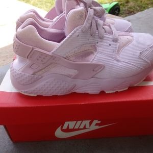 Girls nike huaraches
